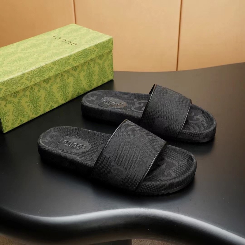G*u*i slippers